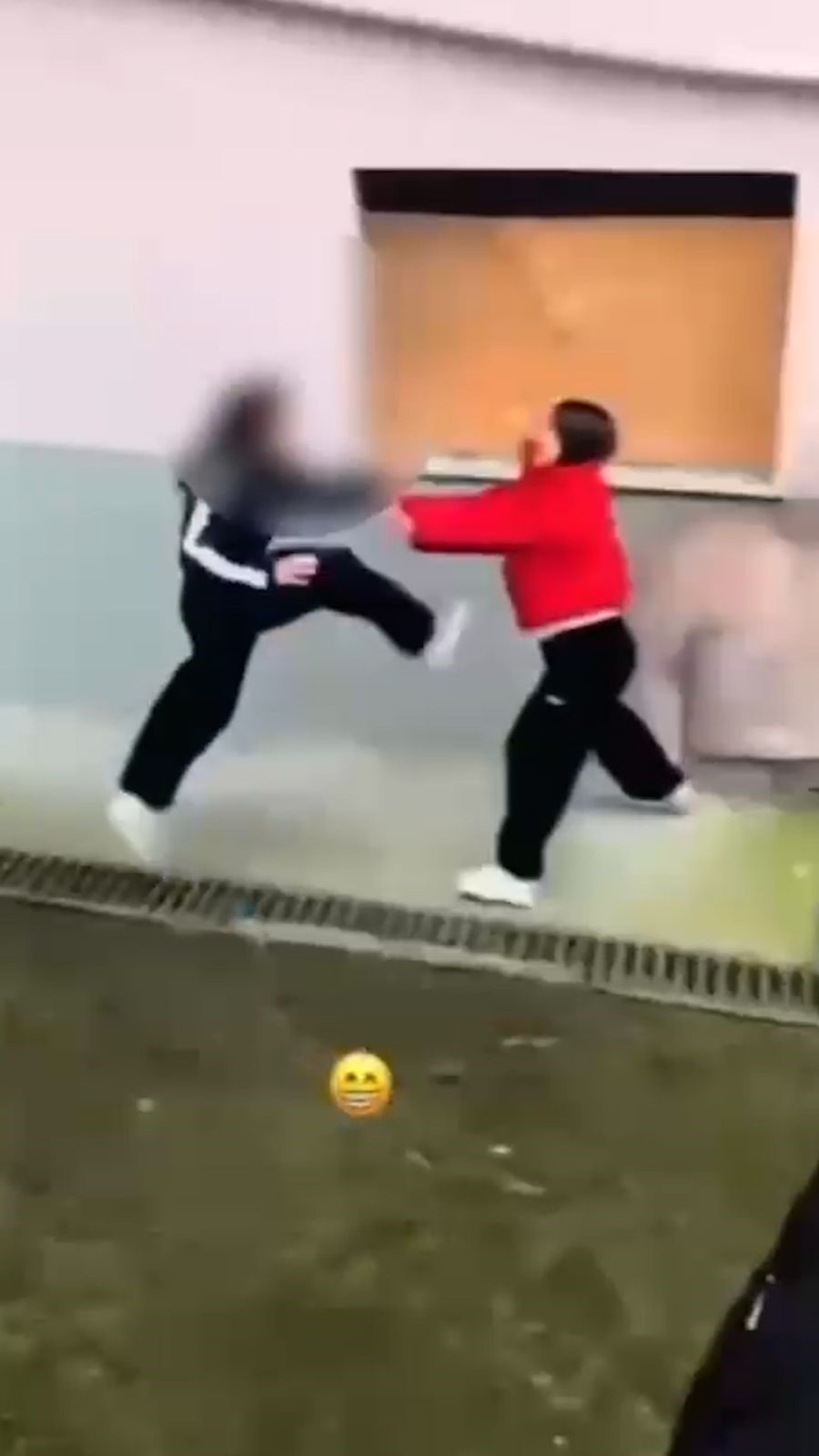 Akran Zorbaliği Görüntüleri̇ Ortaya Çikti, Sosyal Medya Ayağa Kalkti! 02