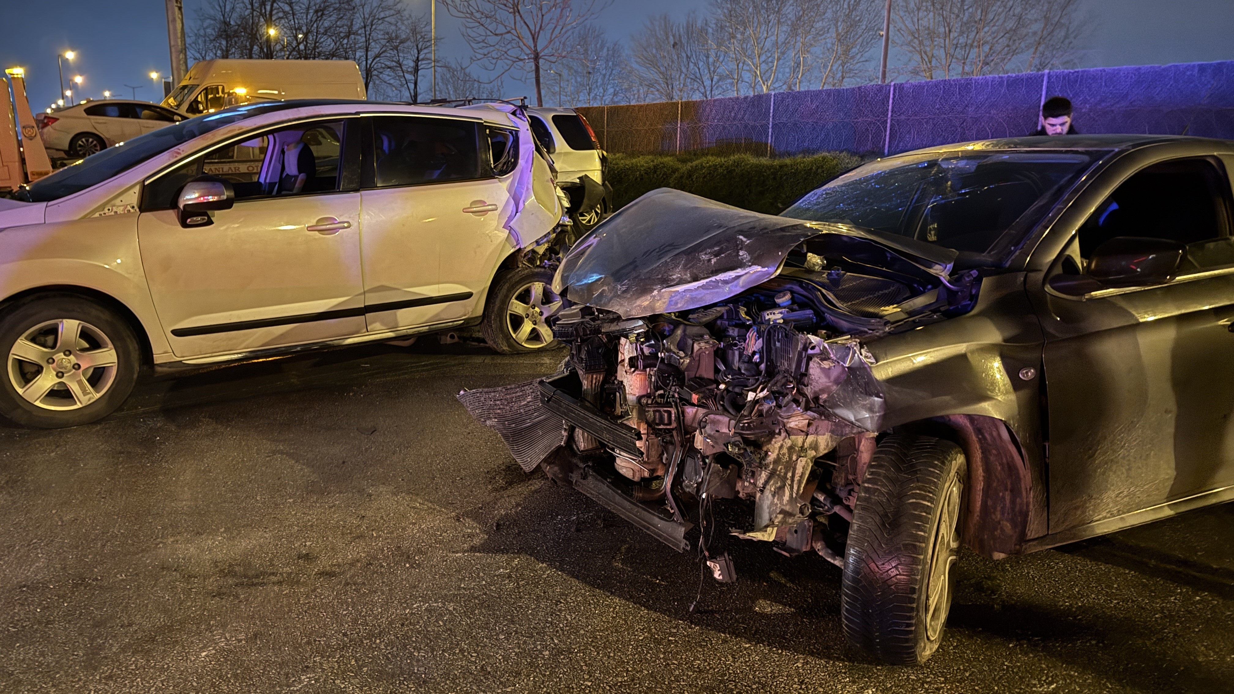 Anadolu Otoyolu'nda 16 Araç Bi̇rbi̇ne Gi̇rdi̇! Çok Sayida Yarali Var 02