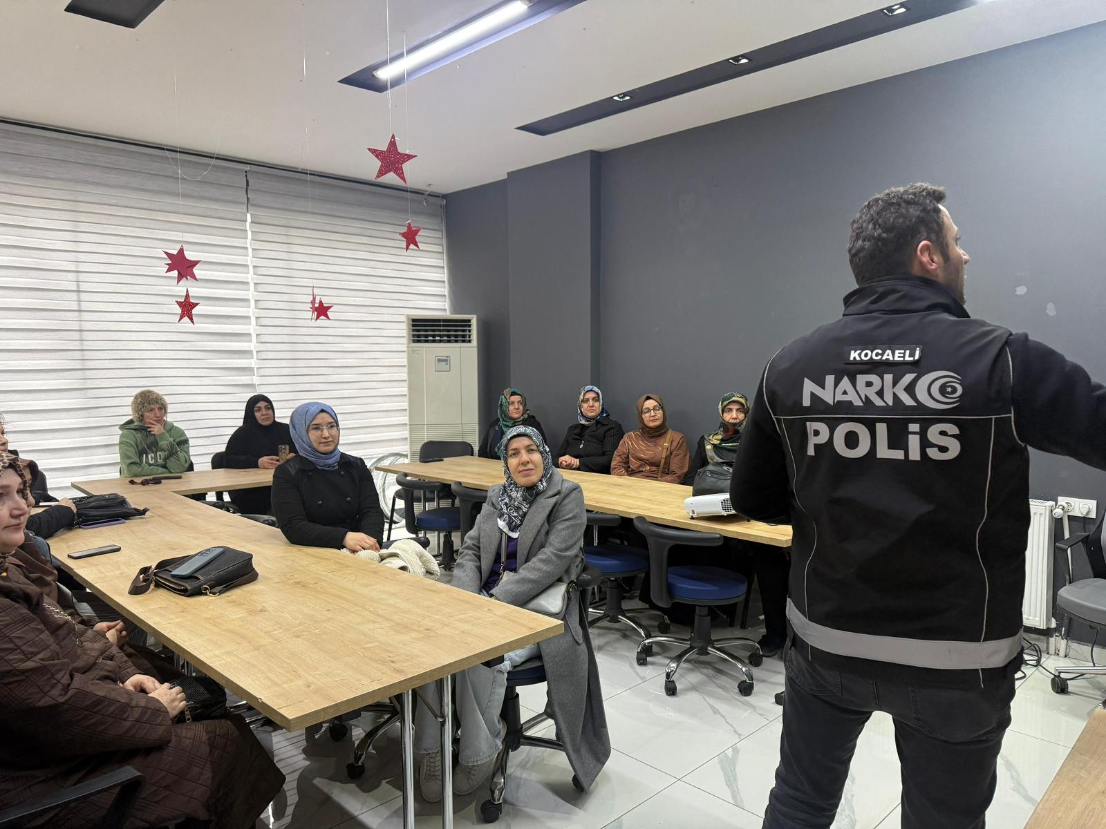 Anne Şehir'de En İyi Narkotik Polisi Anne Eğitimi (5)