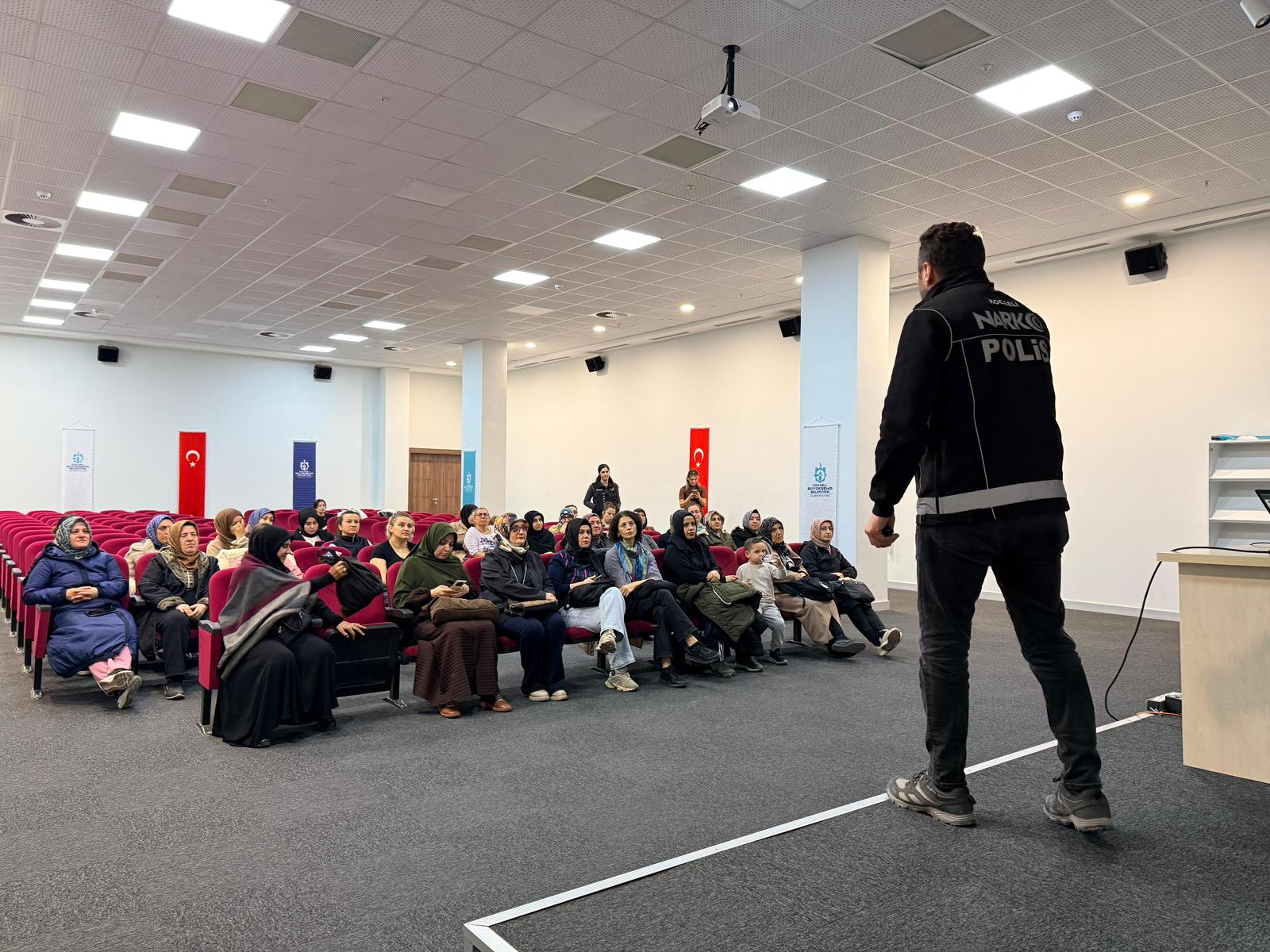 Anne Şehir'de En İyi Narkotik Polisi Anne Eğitimi (6)