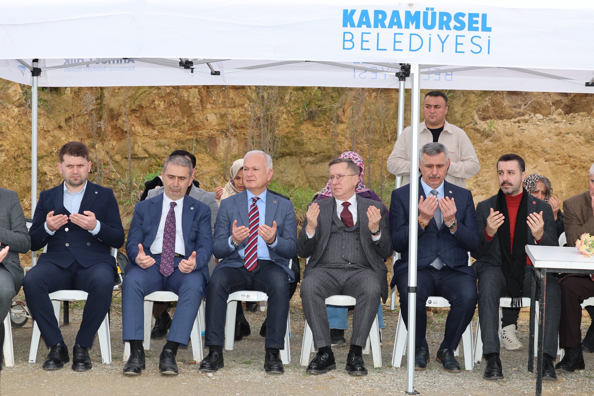 Aydin Demi̇r Karamürsel'de Mezari Başinda Anildi!