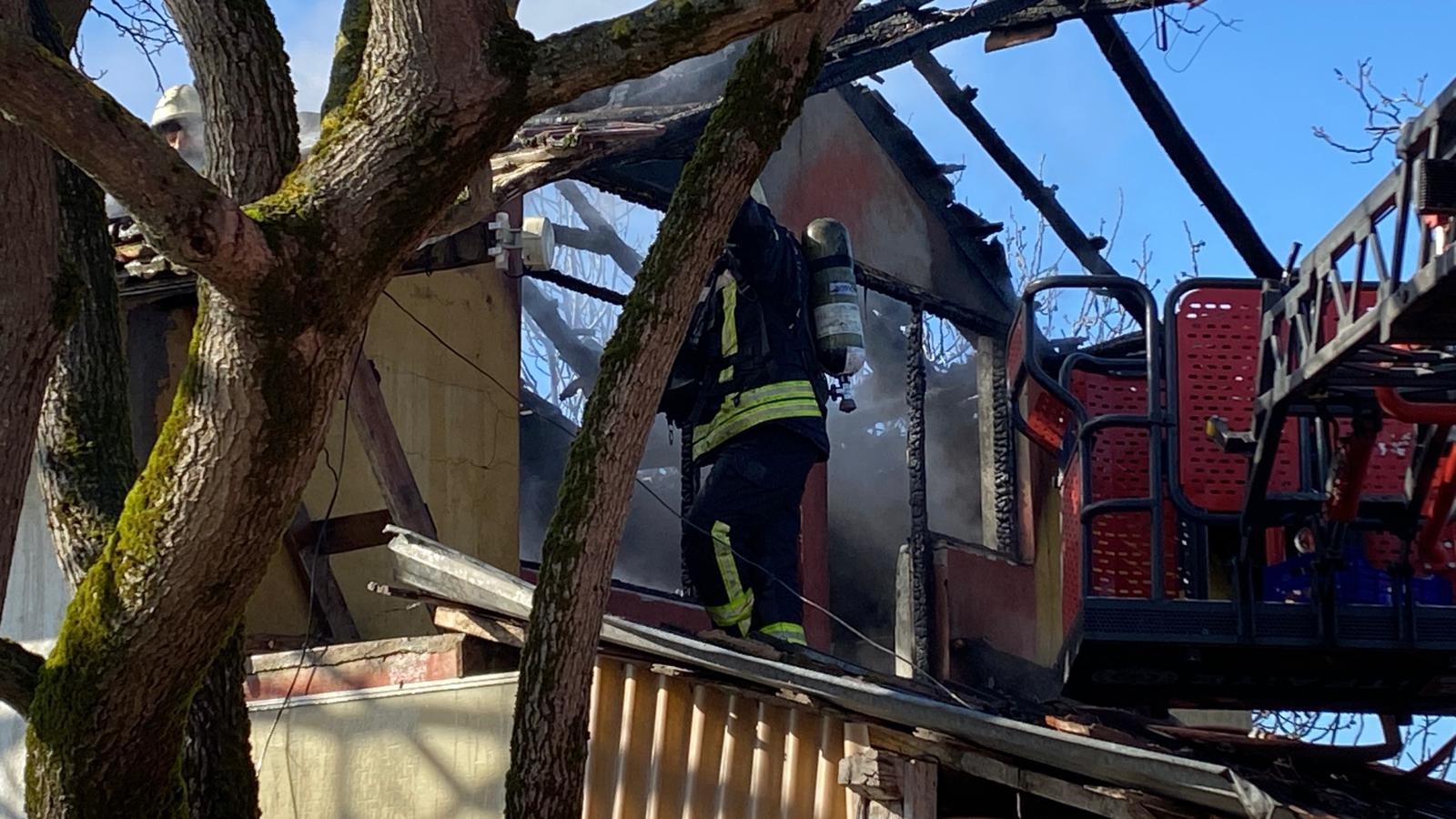 Başi̇skele'de Çikan Yangin Pani̇ğe Neden Oldu! 03