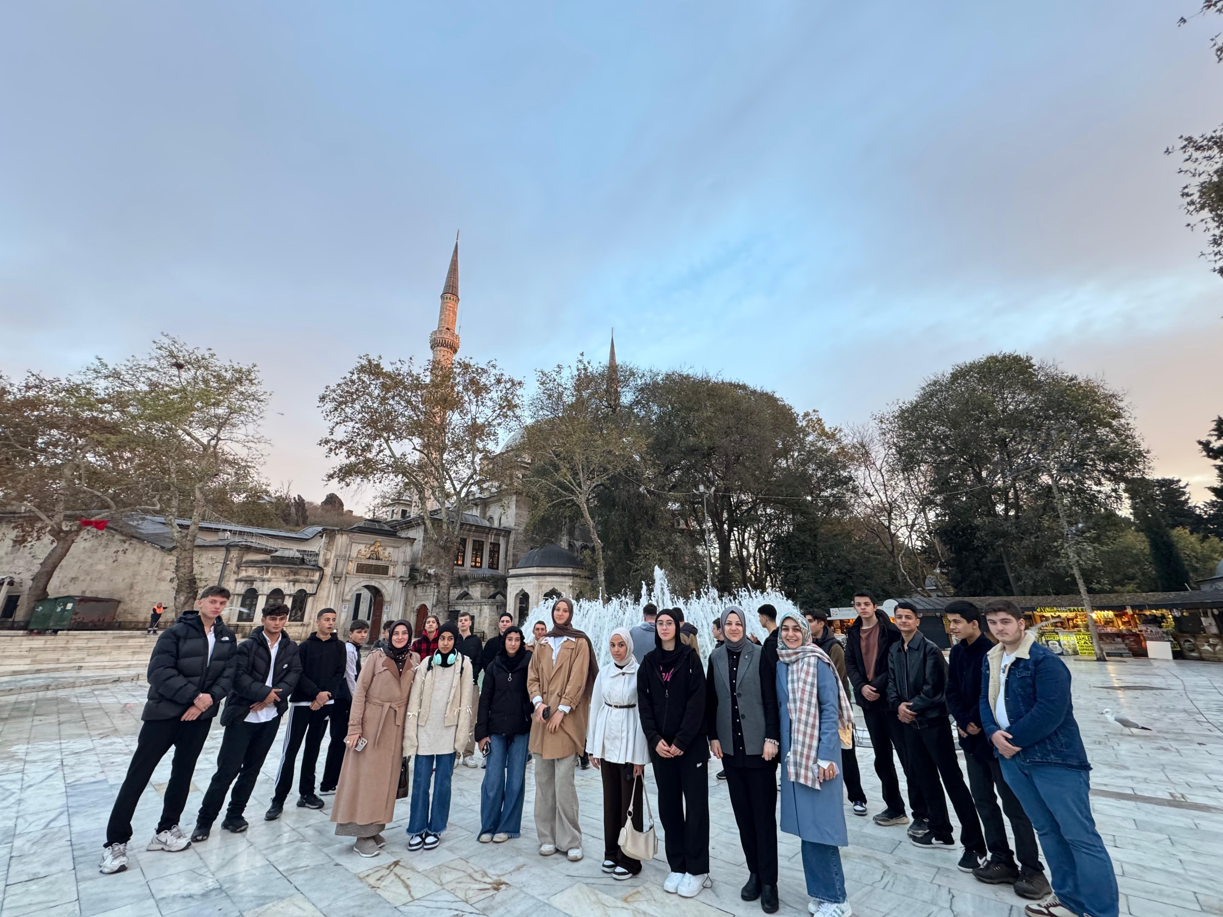 Başi̇skele’de Gençlere Beş Vaki̇t Namaz Alişkanliği Projesi̇ 3