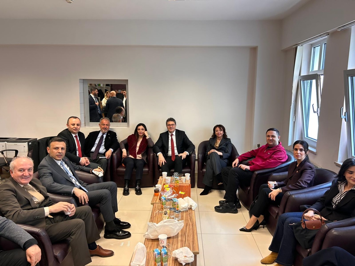 “Bi̇z Buradayiz!”-1