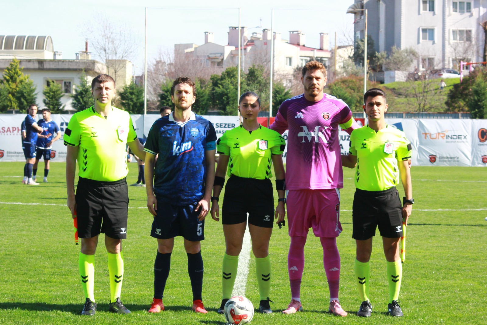 ​Bölgesel Amatör Lig'de Zirve Mücadelesi Veren Gölcükspor, Kendi Sahasında Ağırladığı Pamukovaspor Karşısında Gövde Gösterisi Yaparak Sahadan 4 0’Lık Net Bir Skorla Galip Ayrıldı. Maçın Başından Sonuna Kadar Oyunun (5)