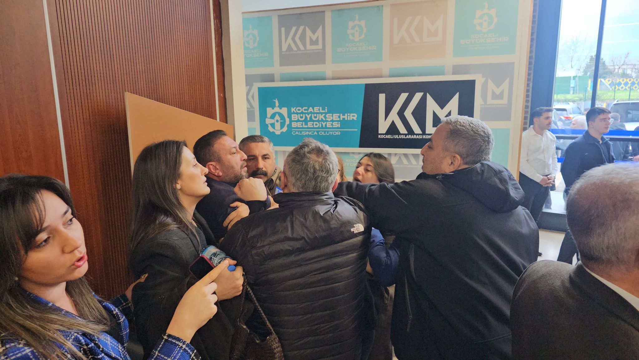 Chp’li̇ Uygun’a İsti̇fa Çağrisi (1)-2