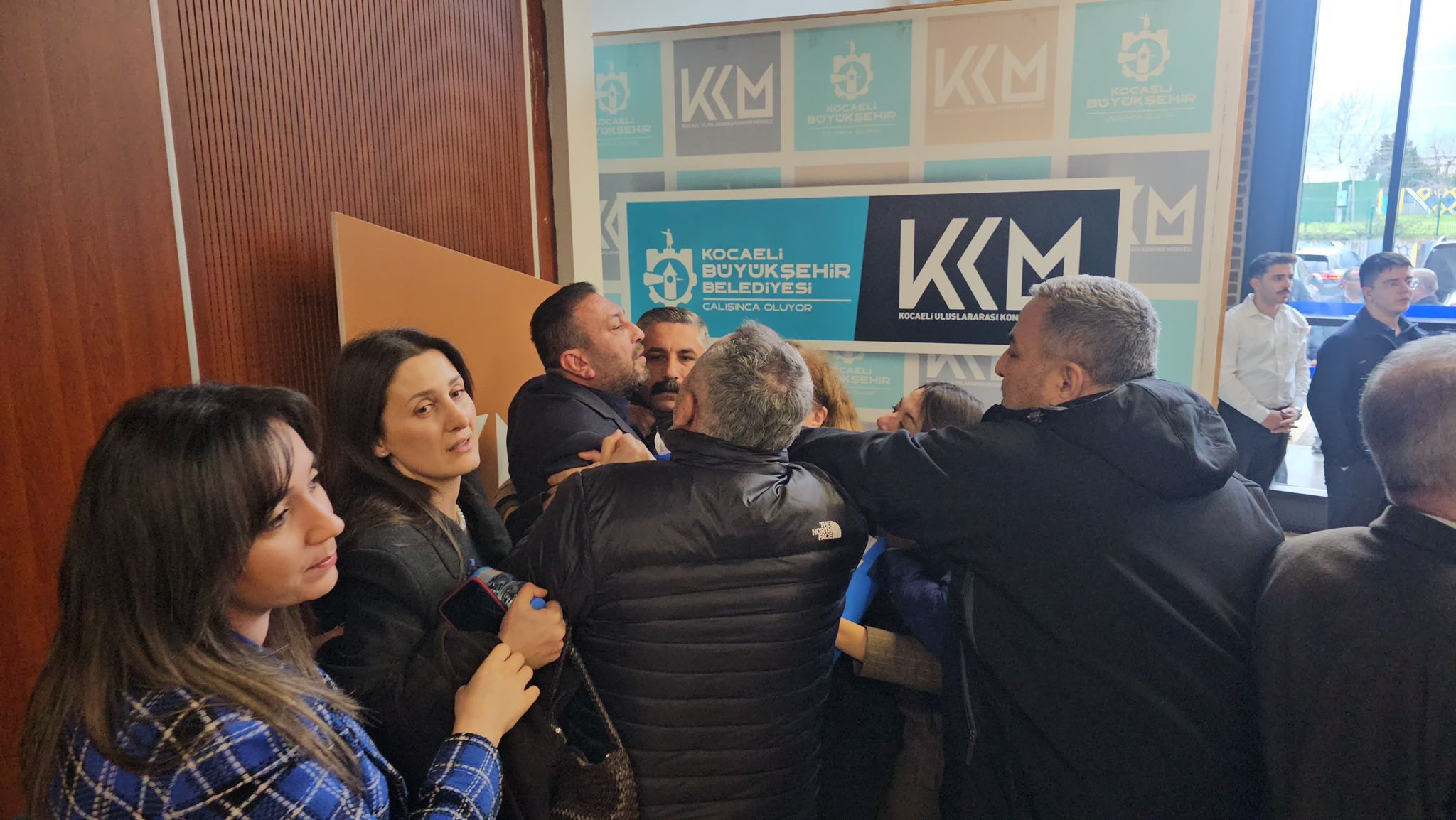 Chp’li̇ Uygun’a İsti̇fa Çağrisi (2)