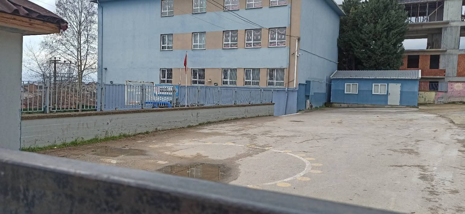 Chp’li̇ Yöneti̇ci̇den Ali̇kahya İlköğreti̇m Okulu Tepki̇si̇ (4)