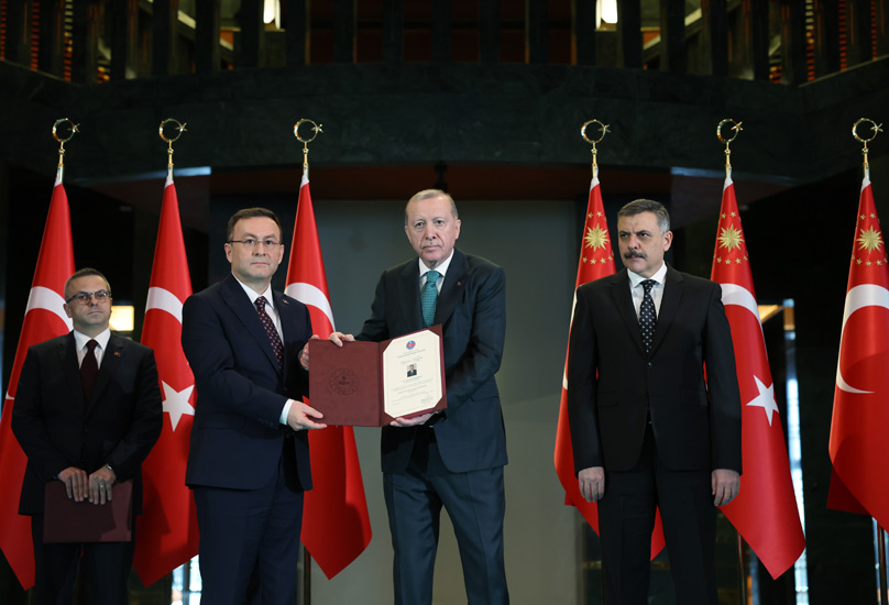 Cumhurbaşkani Erdoğan’dan Deri̇nce Kaymakami Demi̇relli̇’ye Önemli̇ Ödül (4)