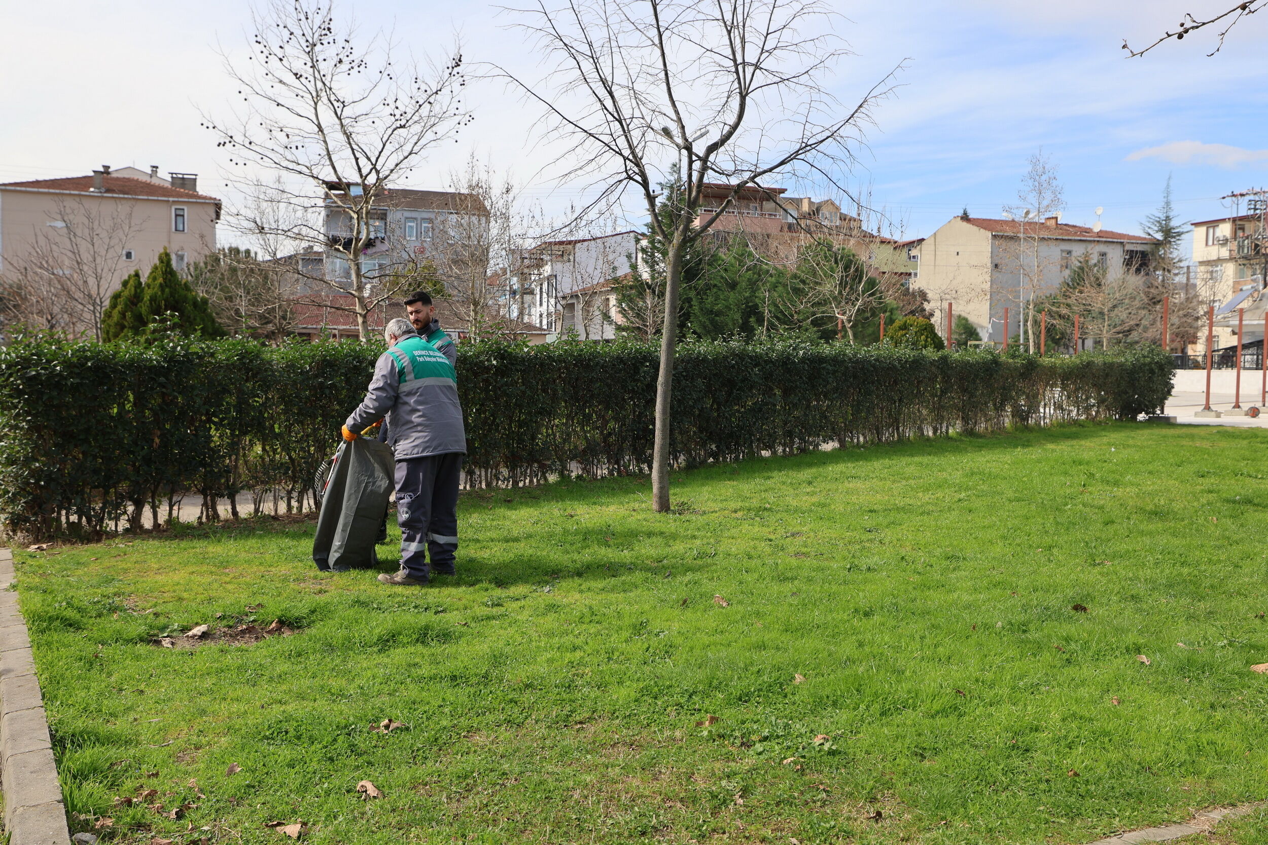Deri̇nce Beledi̇yesi̇ Yol Ve Kaldirim Çalişmalarini Sürdürüyor 1