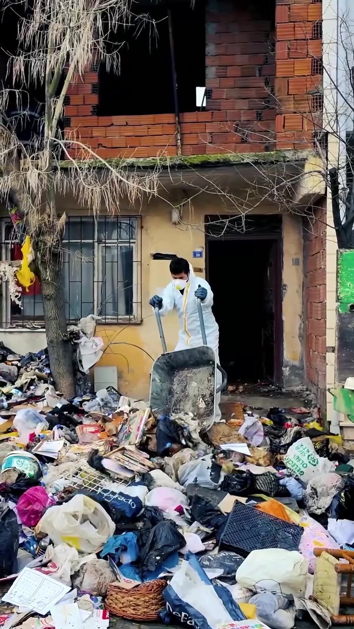 Deri̇nce’de Şok Görüntü Bi̇r Evden 30 Ton Atik Temi̇zlendi̇ (1)-1