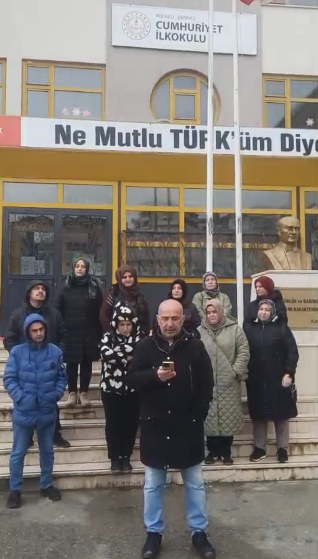 Deri̇nce'de Veli̇ler Öğretmenleri̇ne Sahi̇p Çikti (1)-2