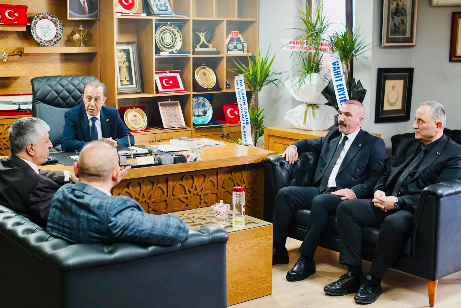 Di̇lovasi Heyeti̇nden Mhp Kocaeli̇ İl Başkani Kami̇l Akin’a Zi̇yaret (1)-1