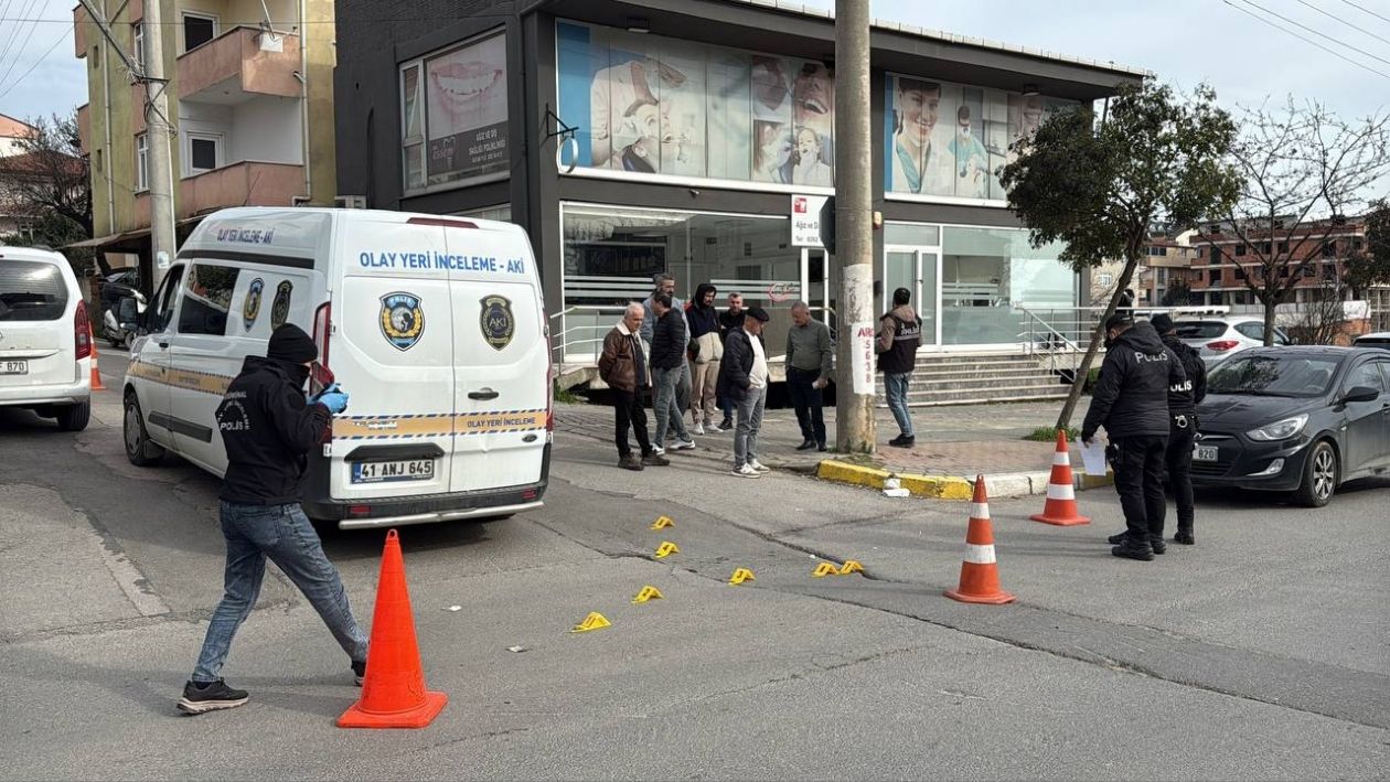 Di̇ş Poli̇kli̇ni̇ği̇ne Kurşun Yağdirdilar (2)