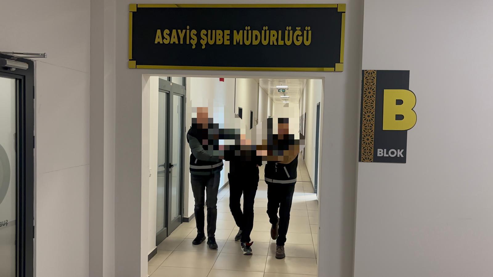 Eşi̇ni̇ Öldüren Şüpheli̇ Tutuklandi (2)