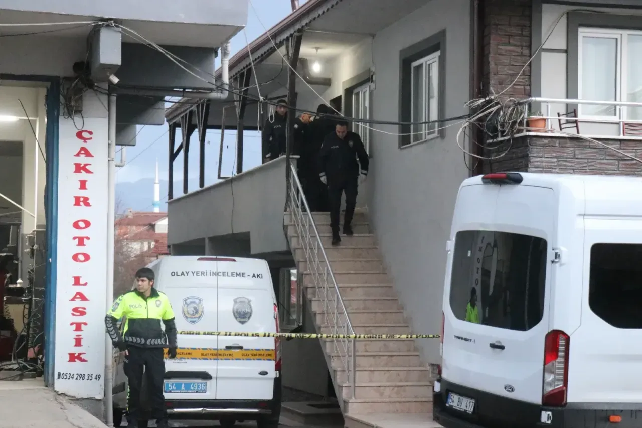 Eşi̇ni̇ Ve Mhp İlçe Başkanini Öldürdü (1)