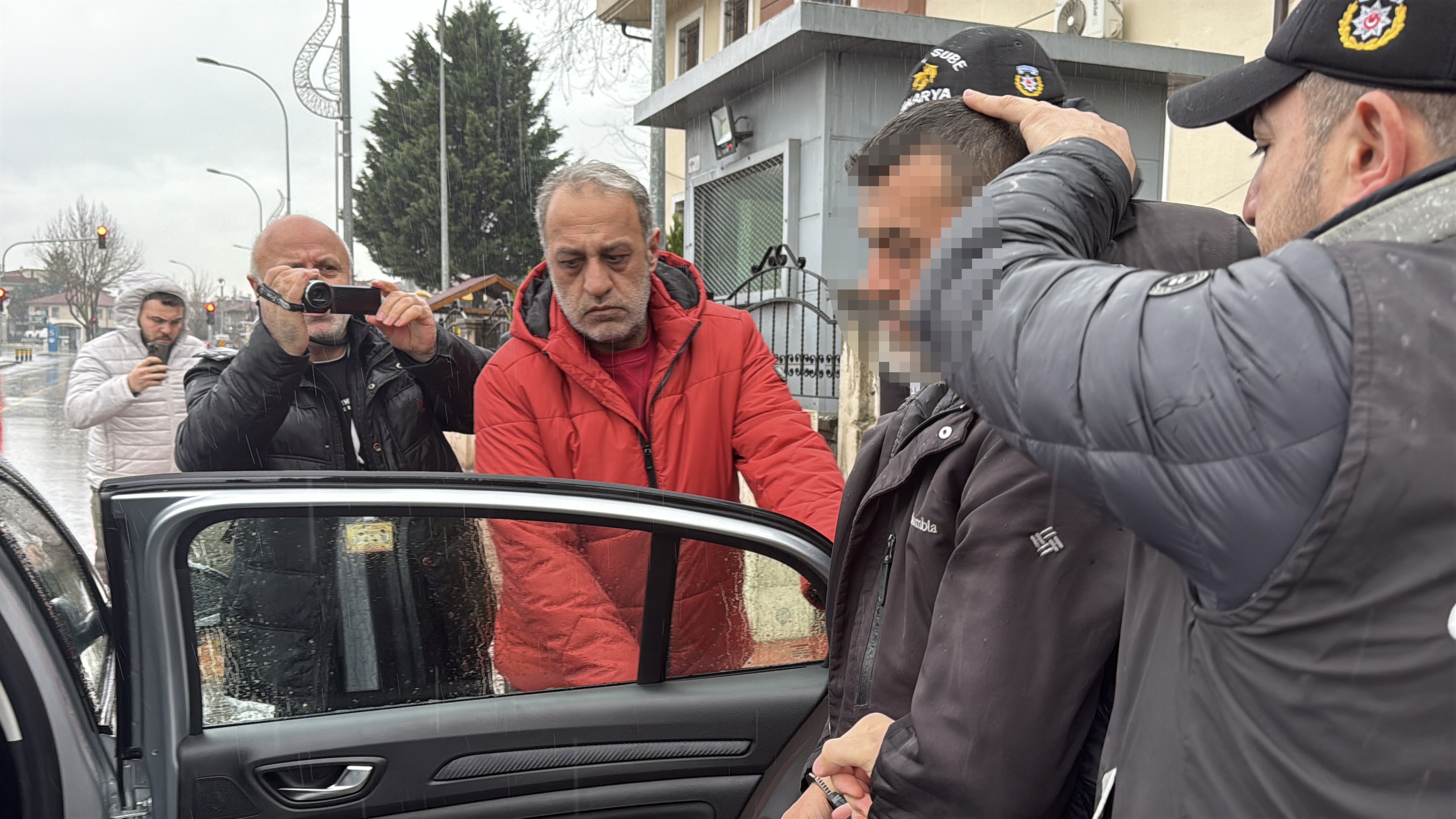 Eşi̇ni̇ Ve Mhp İlçe Başkanini Öldürmüştü Adli̇yeye Sevk Edi̇ldi̇ (3)