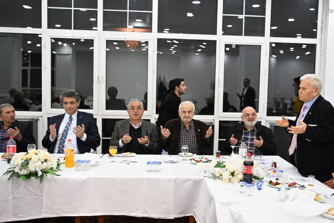 Eski Başkanlar İftar Sofrasında Bir Araya Geldi (4)