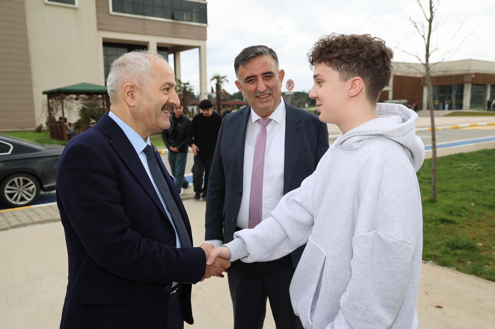 Gebze Beledi̇ye Başkani Büyükgöz Gtü Güzi̇de Kampüs’ü Zi̇yaret Etti̇ 3