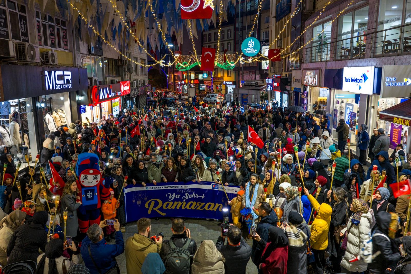 Gebze, Ramazan'a Özel Fener Alayı Ile Aydınlandı (2)
