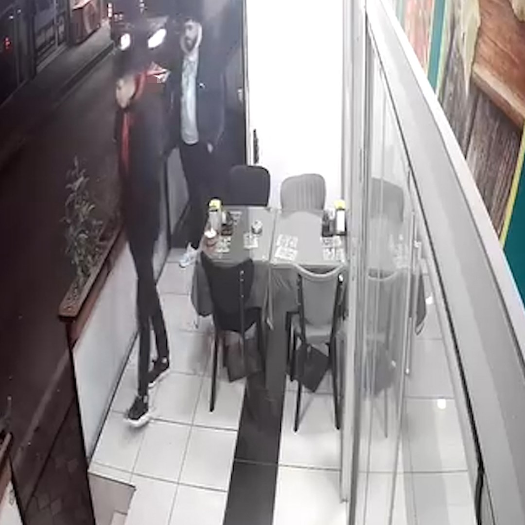 Gebze’de Kebapçiya Yöneli̇k Si̇lahli Saldirinin Görüntüleri̇ Ortaya Çikti (3)