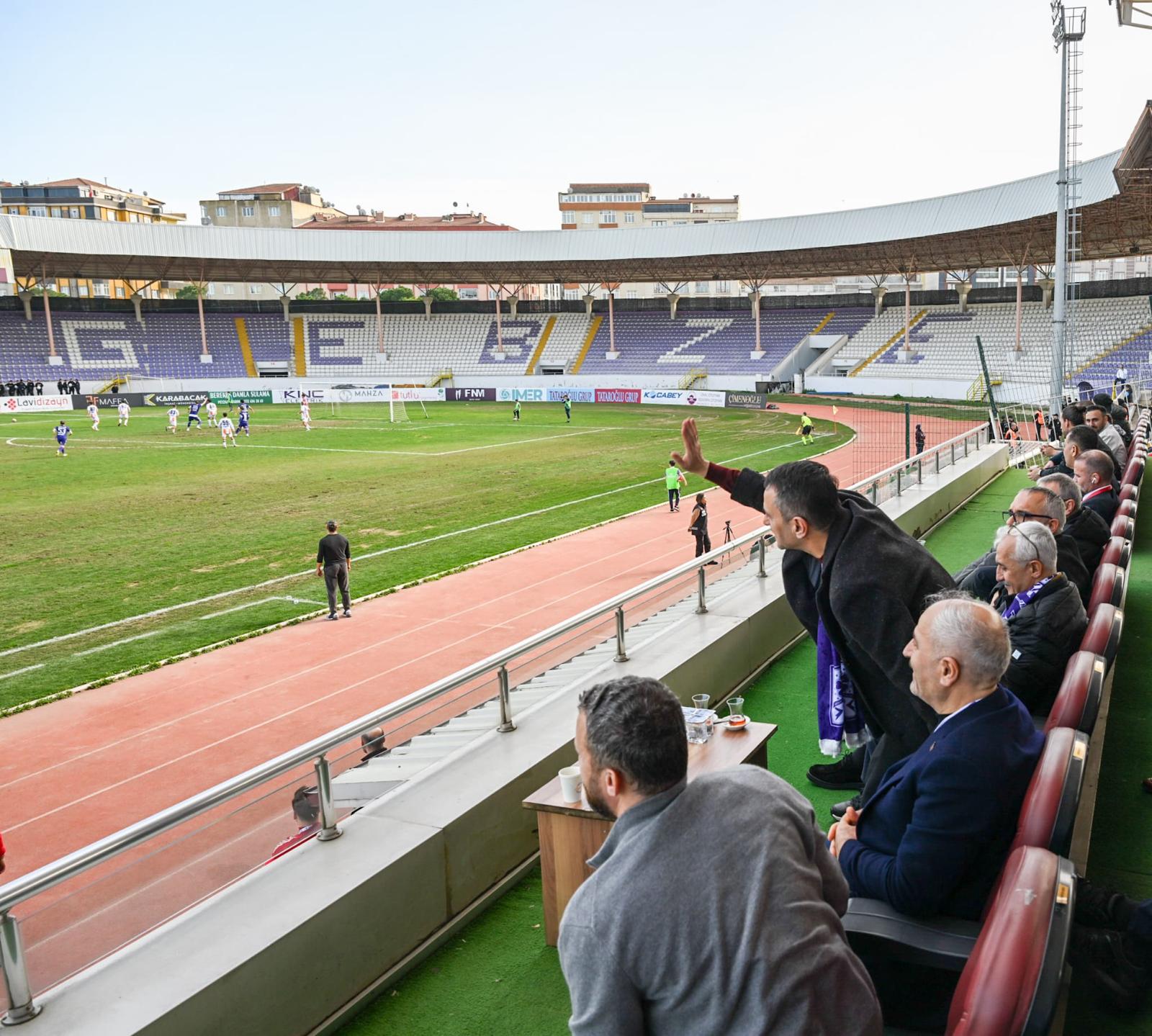 Gebzespor–Adanaspor Maçini Tri̇bünden Taki̇p Etti̇ (4)