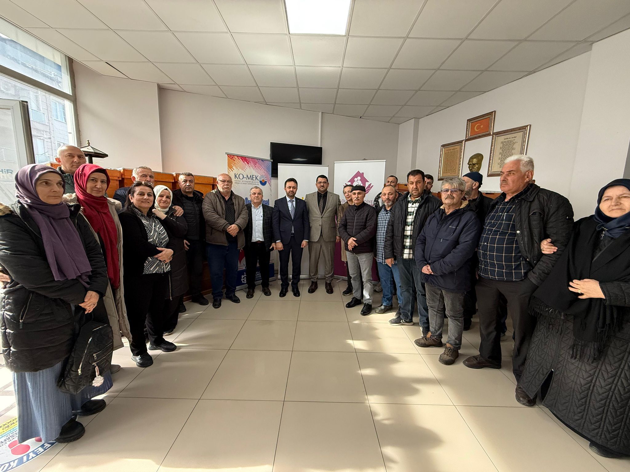 Gölcük Beledi̇yesi̇’nden Komek Aricilik Kursi̇yerleri̇ne Kovan Desteği̇ 1