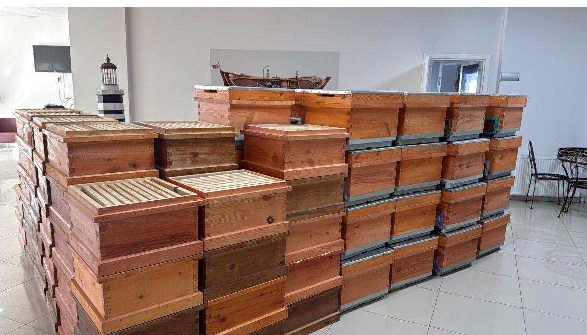 Gölcük Beledi̇yesi̇’nden Komek Aricilik Kursi̇yerleri̇ne Kovan Desteği̇ 3