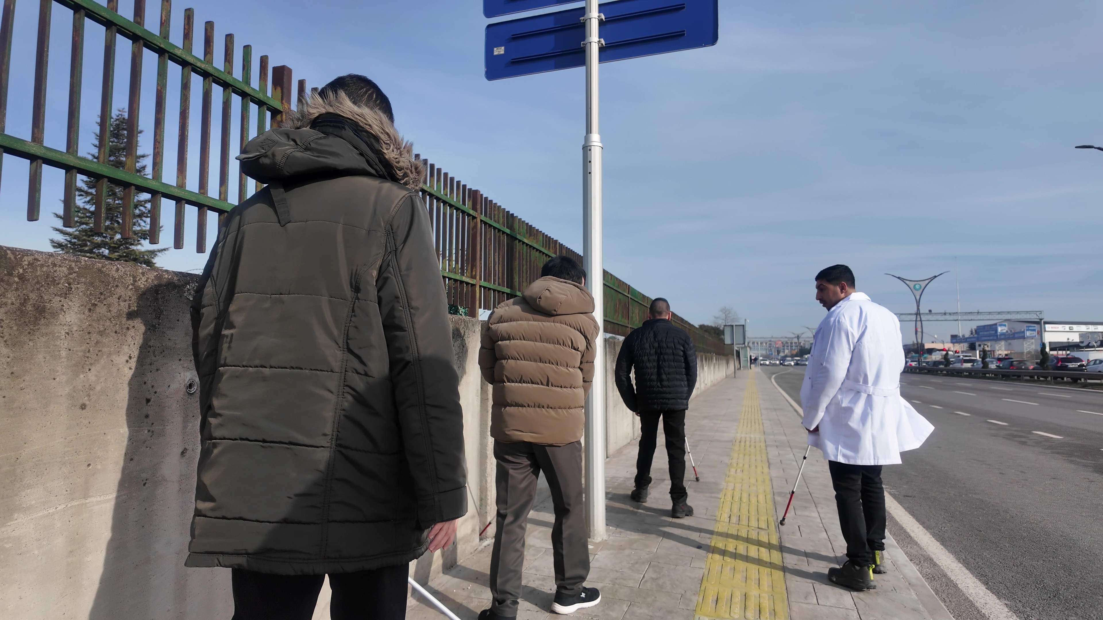 Görme Engelli̇ler Hayatin İçi̇ne Çikti (1)