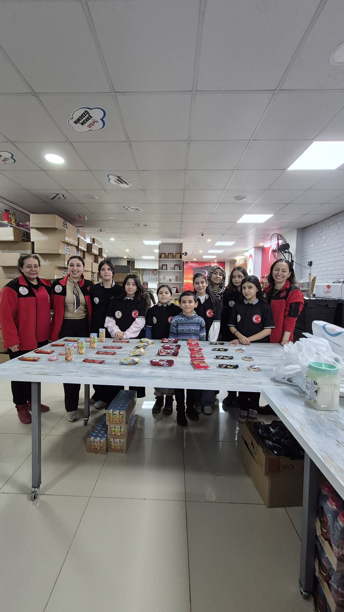 Hayirsevenler Derneği̇ Sahada! Ramazan Öncesi̇ Bi̇nlerce Sofraya Umut Oldular (2)