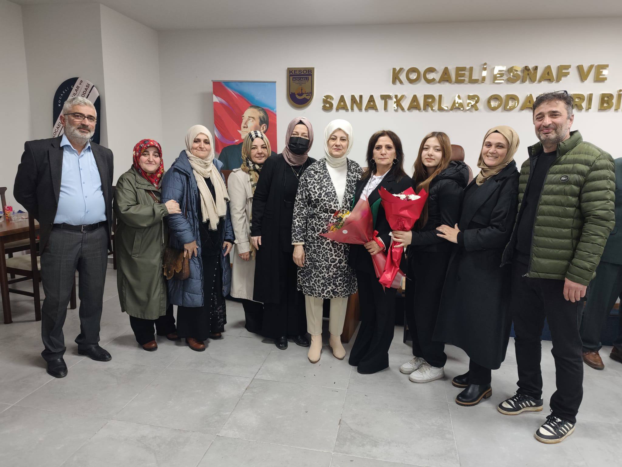 Hülya Aydin’dan Terzi̇ler Odasina Yeni̇den Seçi̇len Şazi̇ye Hane Kahrimanli’ya Tebri̇k (2)