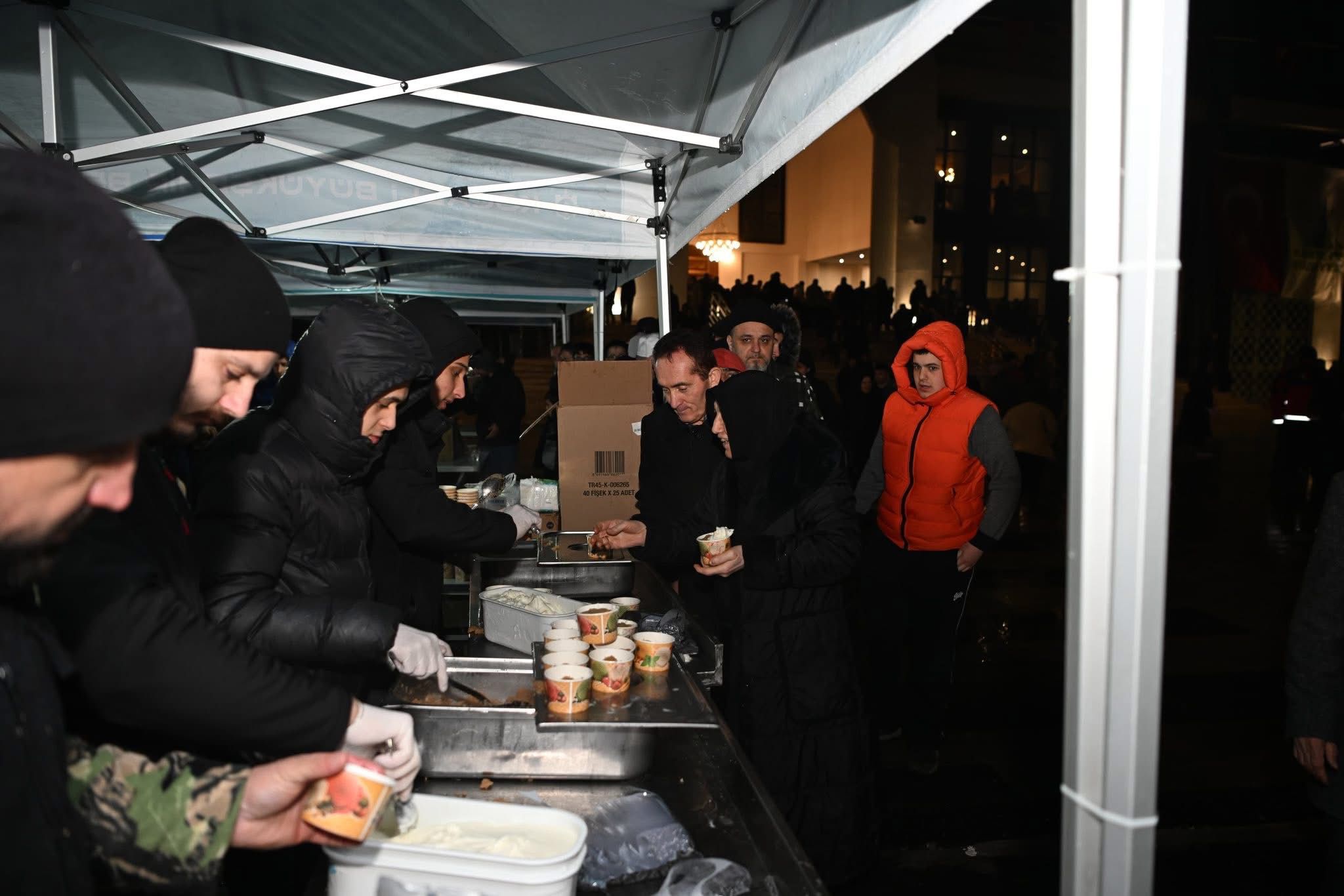 İlk Teravih Namazında Dolup Taştı (7)