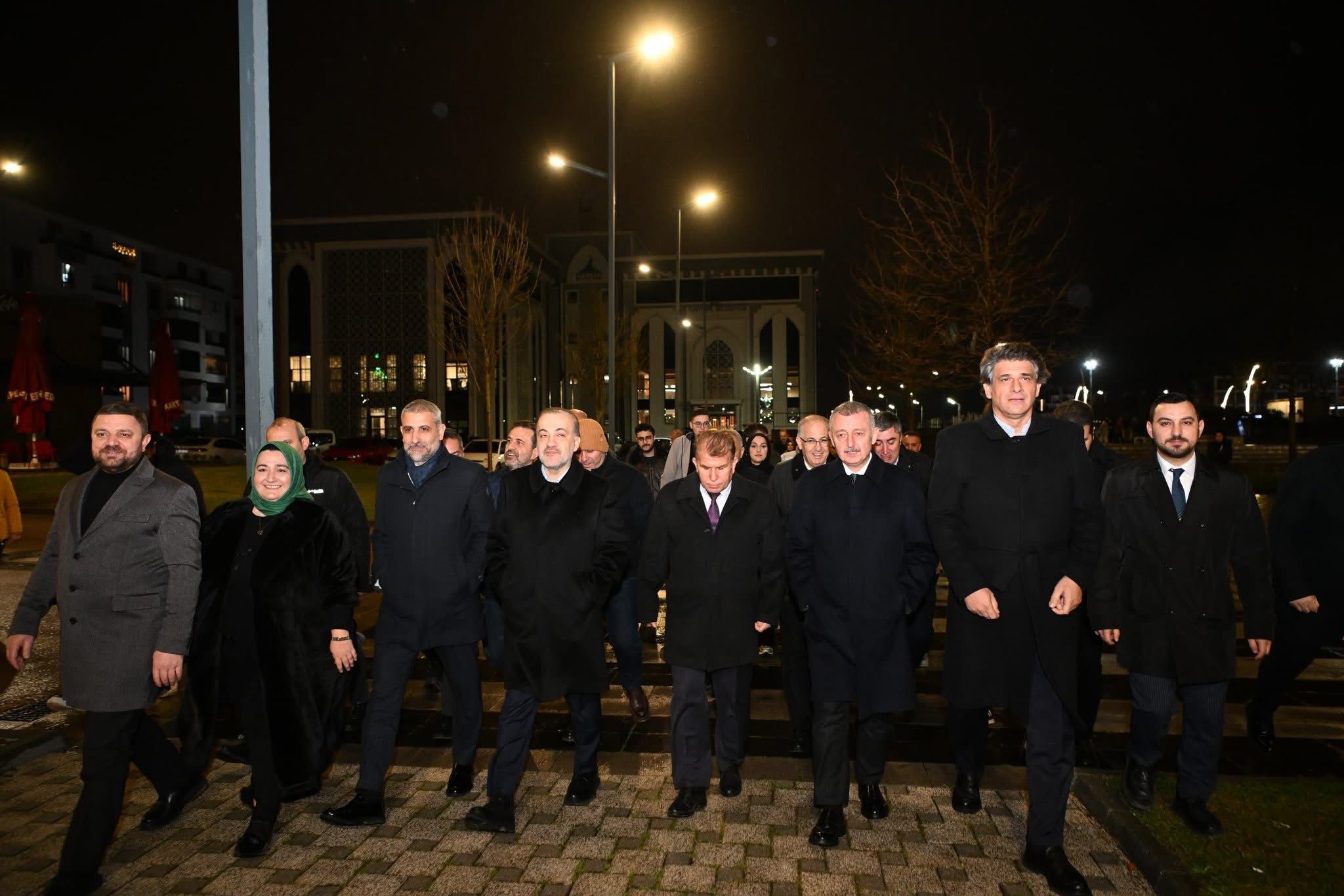 İlk Teravih Namazında Dolup Taştı (8)