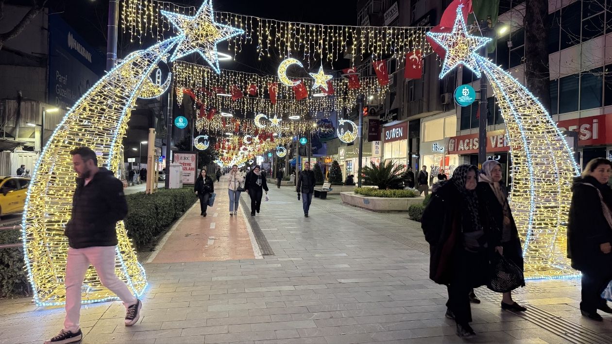 Işiklariyla Süslendi̇ (1)