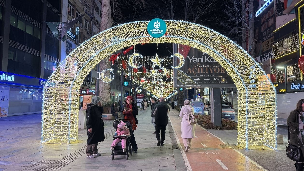 Işiklariyla Süslendi̇ (3)