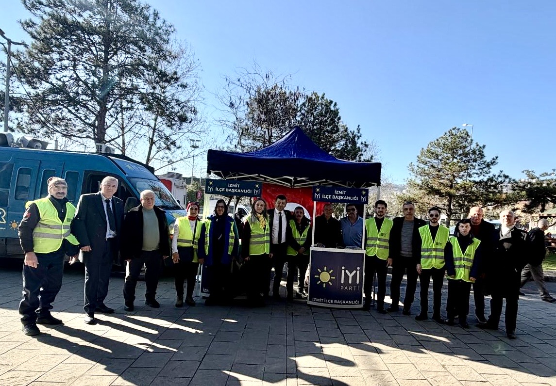 İyi̇ Parti̇ İzmi̇t Sahaya İndi̇ 4