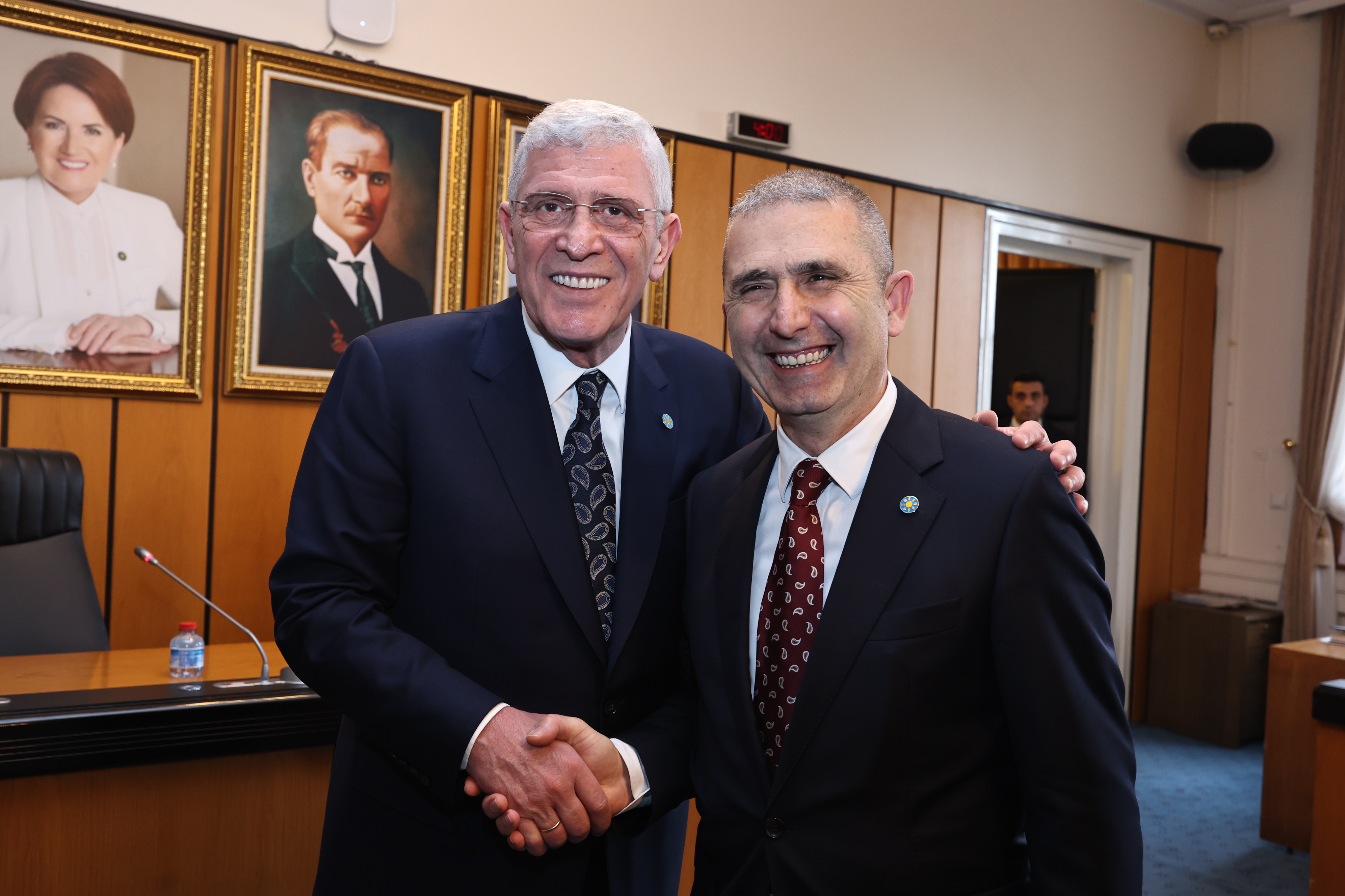 İyi̇ Parti̇ Kocaeli̇'den Dervi̇şoğlu'na Anlamli Hedi̇ye 1