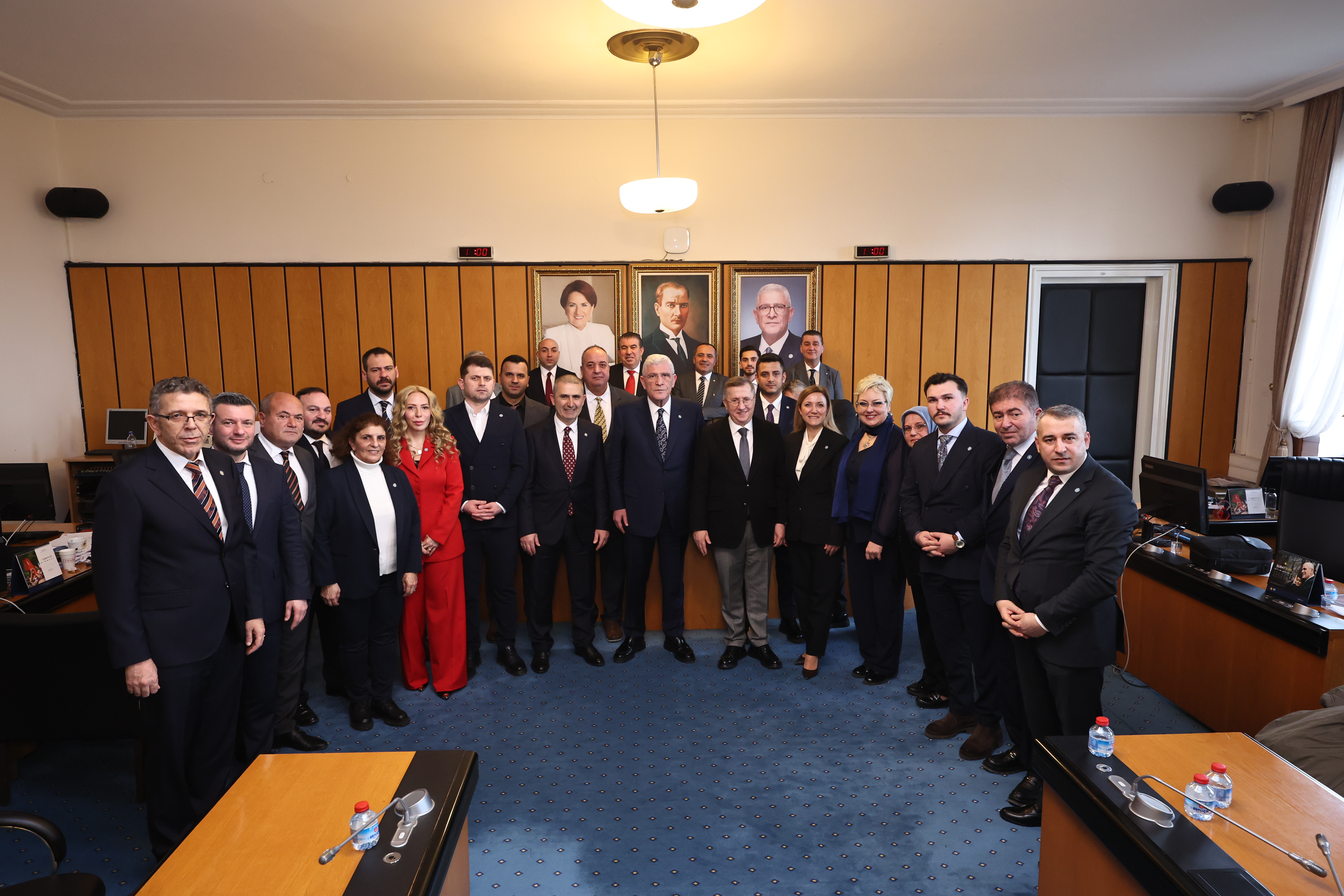 İyi̇ Parti̇ Kocaeli̇'den Dervi̇şoğlu'na Anlamli Hedi̇ye 2