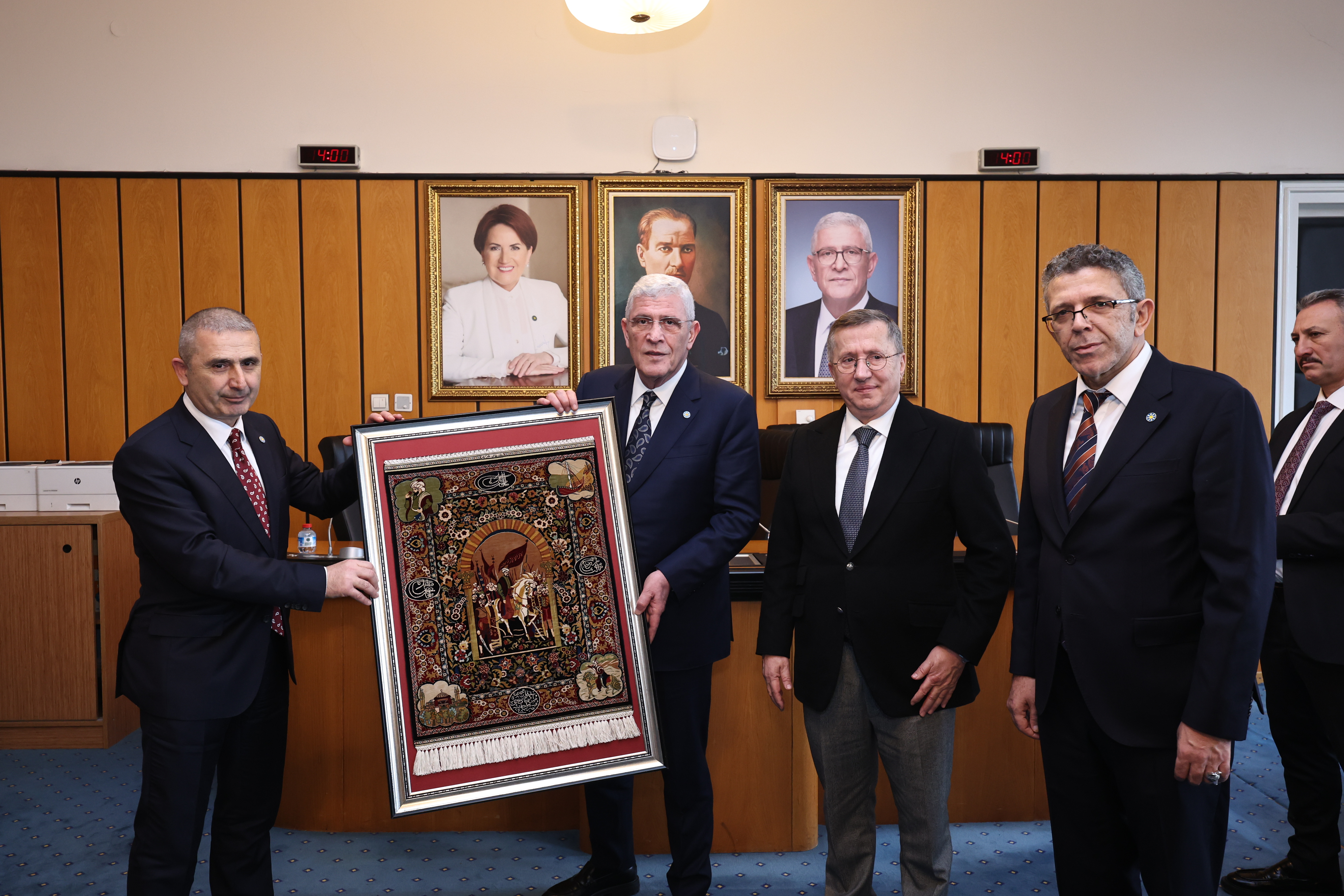 İyi̇ Parti̇ Kocaeli̇'den Dervi̇şoğlu'na Anlamli Hedi̇ye 3