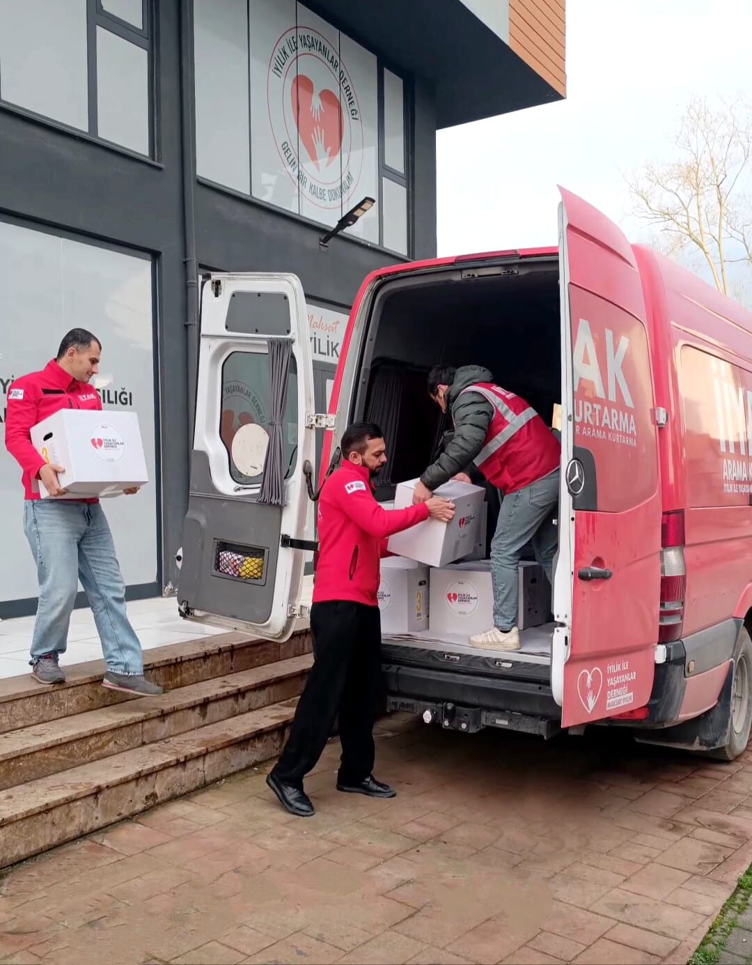 İyi̇li̇k İle Yaşayanlar Derneği̇’nden Ramazan’da Anlamli Destek 3