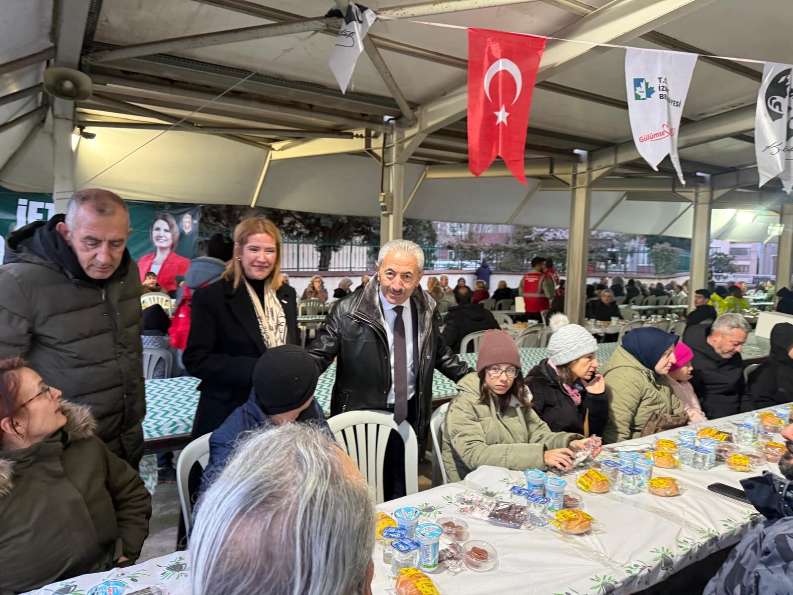 Izmit Belediyesi, Dayanisma Sofrasini Plajyolu'nda Kurdu (8)-1