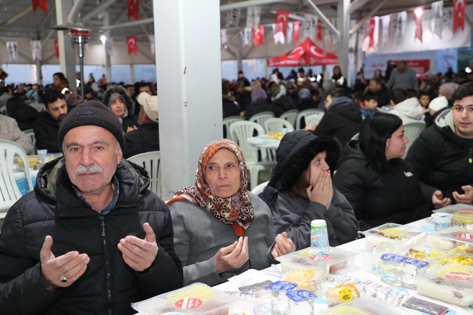 İzmi̇t Beledi̇yesi̇ Mahalle İftarlarina Ayazma’dan Başladi 1
