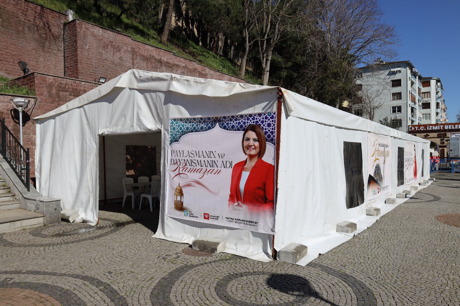 İzmi̇t Beledi̇yesi̇’nden Ramazan Dayanişmasi Her Gün 1.000 Ki̇şi̇li̇k Ücretsi̇z İftar (3)