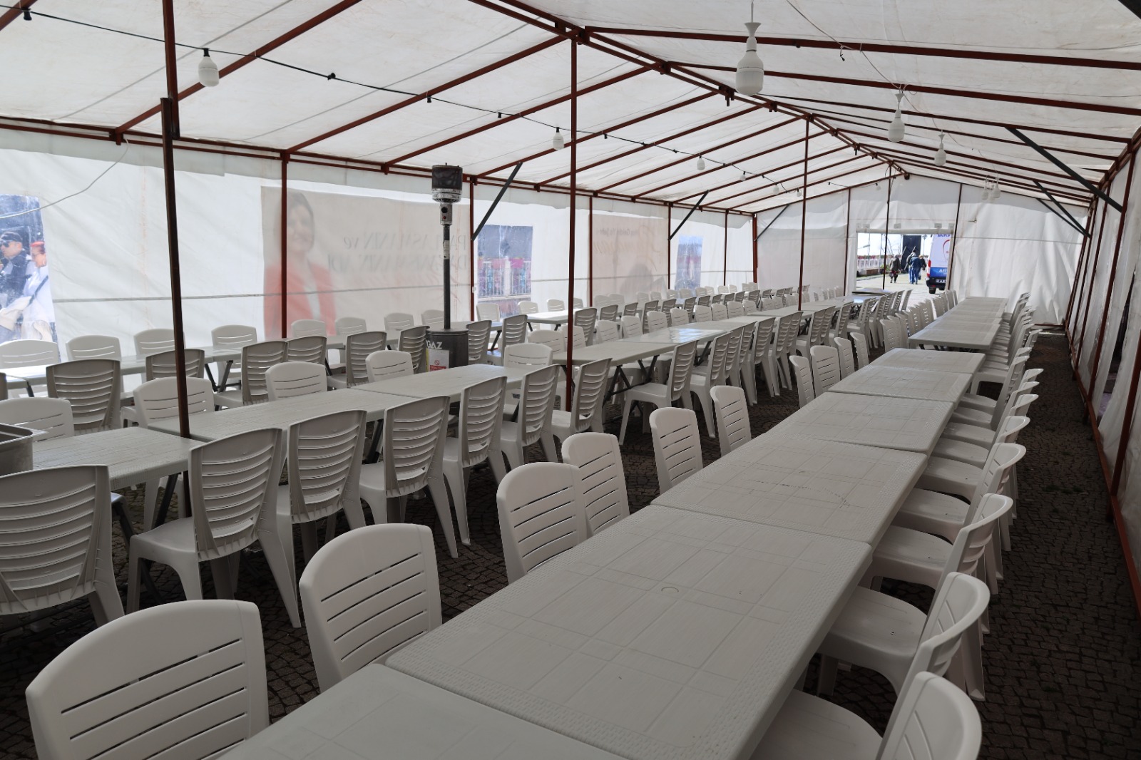 İzmi̇t Beledi̇yesi̇’nden Ramazan Dayanişmasi Her Gün 1.000 Ki̇şi̇li̇k Ücretsi̇z İftar (5)