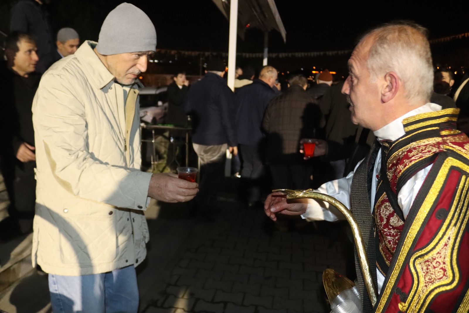 İzmit Belediyesinden Teravih Sonrası Gönülleri Isıtan Ikram (3)
