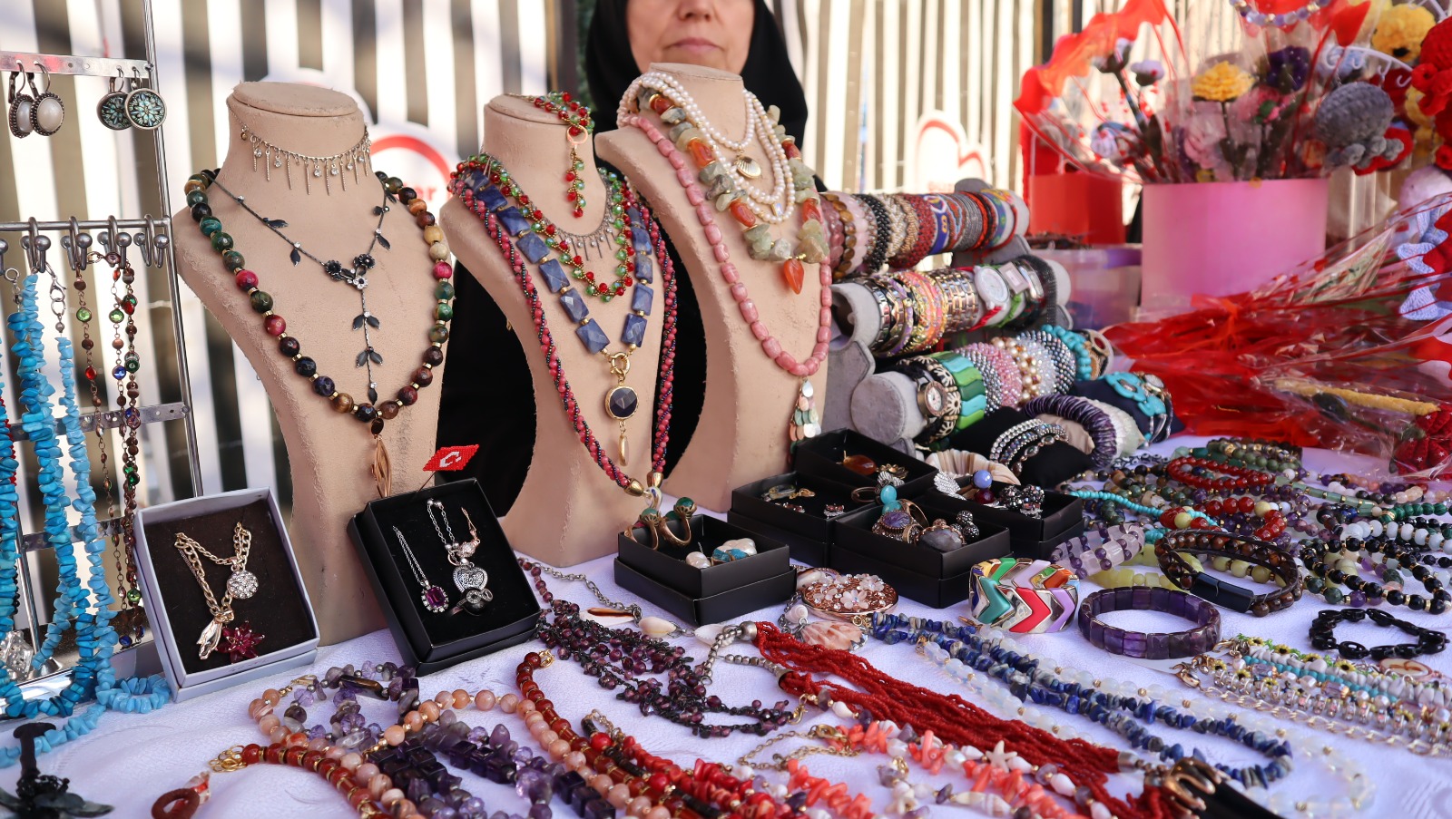 Izmit Belediyesinin Sevgililer Günü El Emegi Pazarina Vatandaslardan Yogun Ilgi (3)