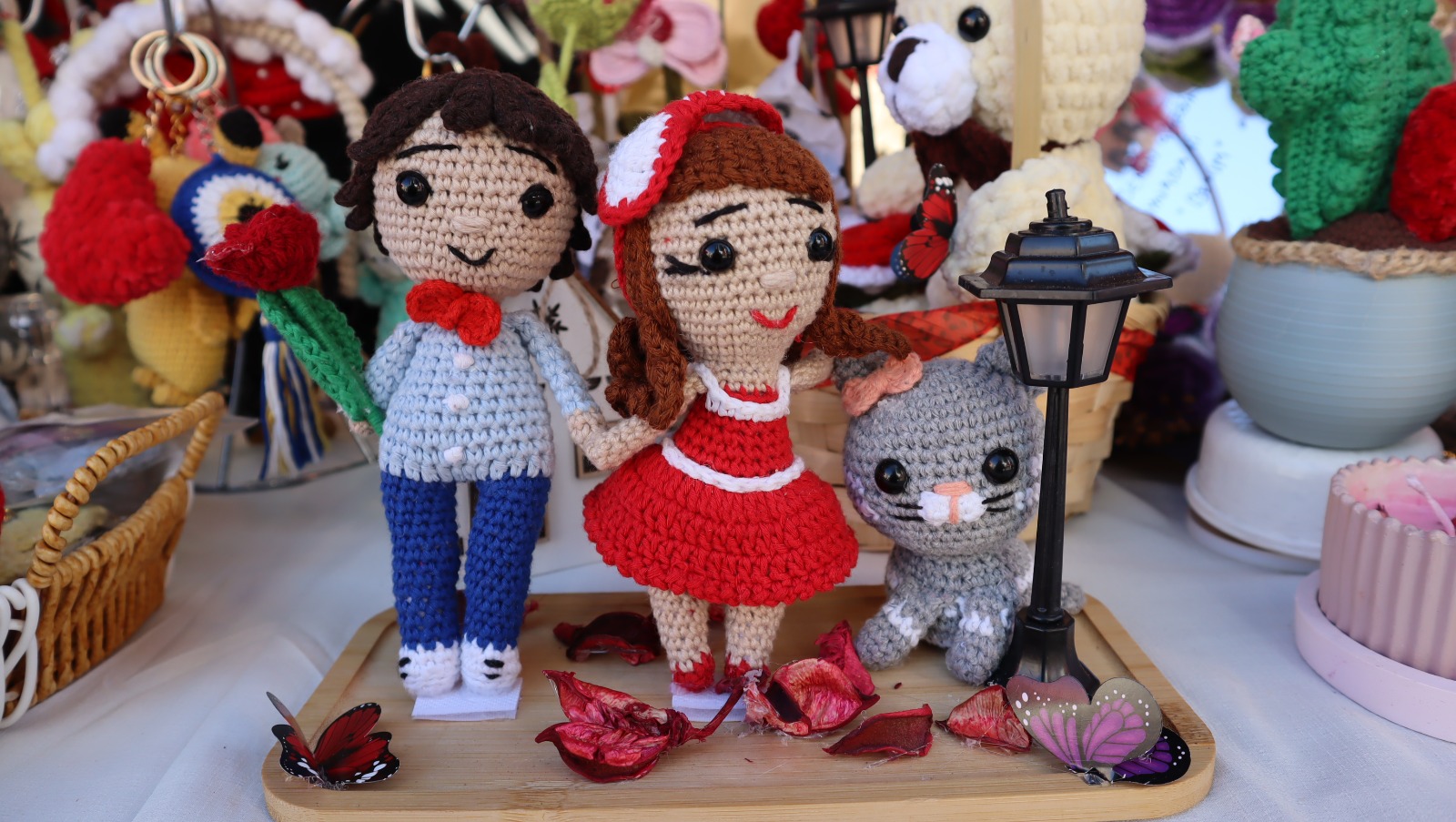 Izmit Belediyesinin Sevgililer Günü El Emegi Pazarina Vatandaslardan Yogun Ilgi (5)