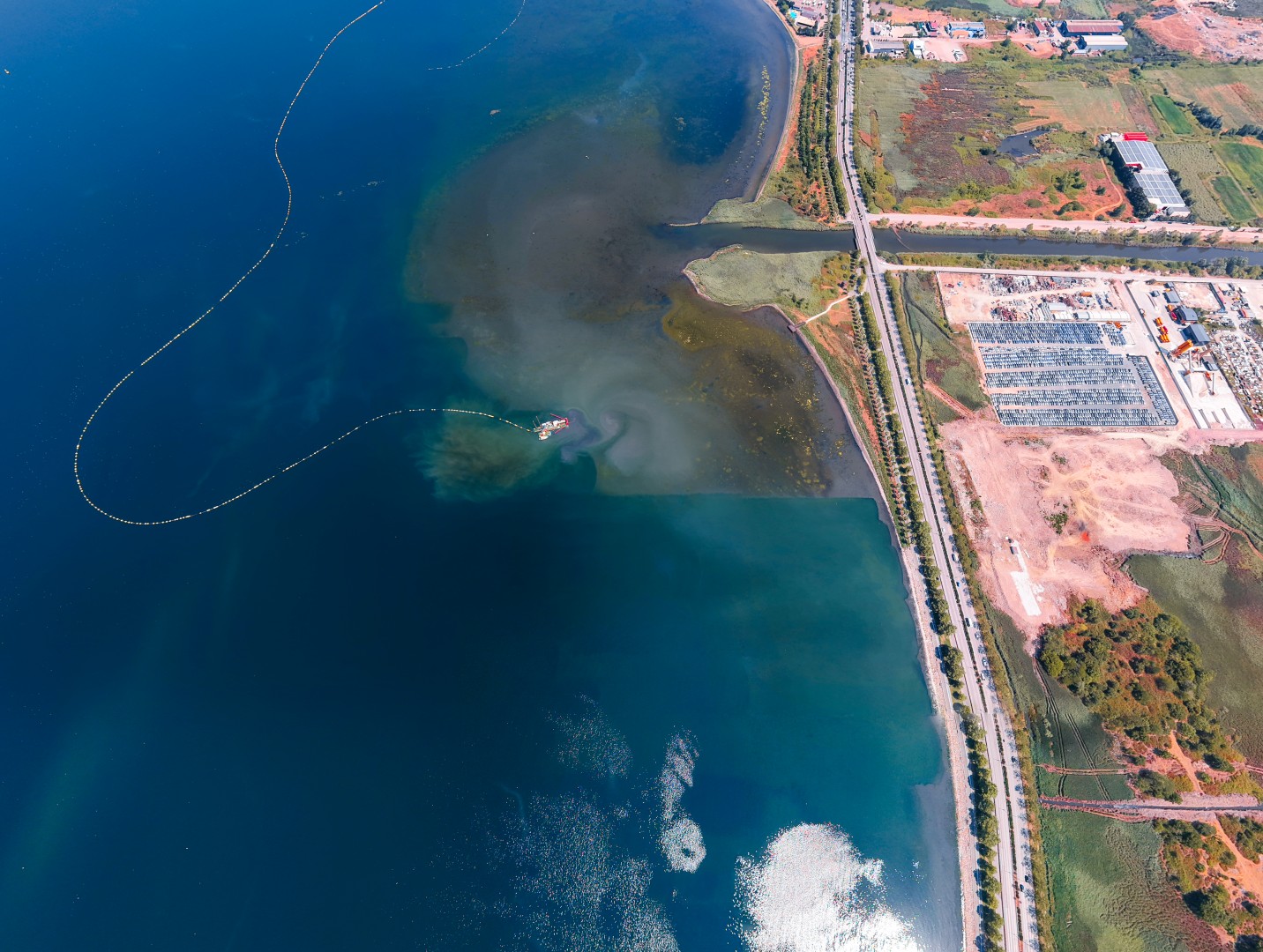 İzmi̇t Körfezi̇ Di̇p Çamuru Projesi̇’nde 110 Bi̇n Kamyon Çamur Temi̇zlendi̇ (6)