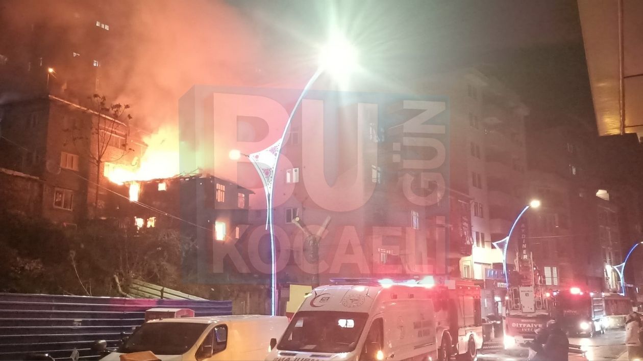 İzmit'in Göbeğinde Kabus Gecesi Bina Cayır Cayır Yandı (2)