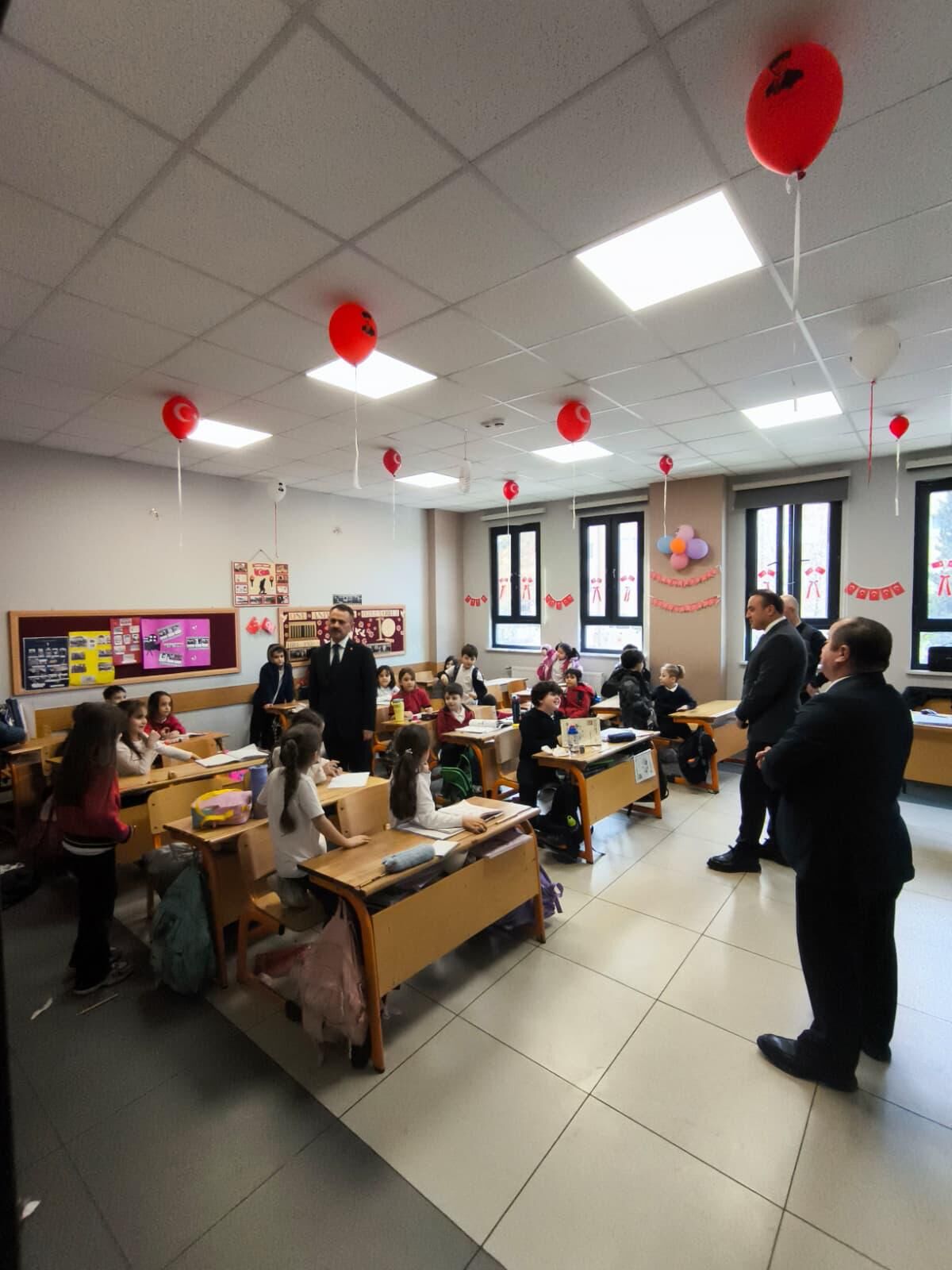 İzmi̇t’te Eği̇ti̇m Mesai̇si̇ Vali̇ Aktaş’tan 23 Ni̇san İlkokulu’nda Zi̇yaret (1)